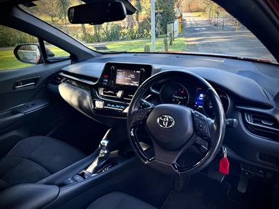 2018 Toyota C-HR - Thumbnail