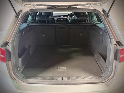 2015 Volkswagen Passat - Thumbnail