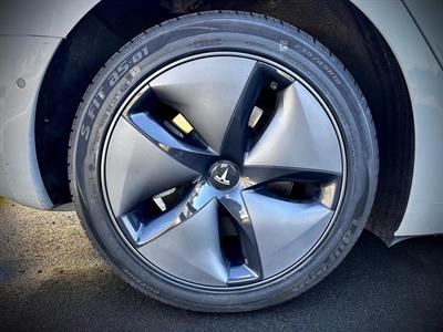 2020 Tesla Model 3 - Thumbnail