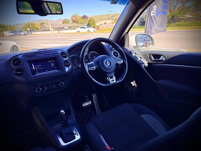 2012 Volkswagen Tiguan - Thumbnail