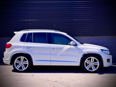 2012 Volkswagen Tiguan - Thumbnail