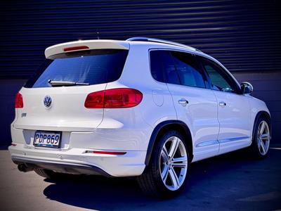 2012 Volkswagen Tiguan - Thumbnail