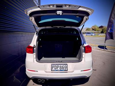 2012 Volkswagen Tiguan - Thumbnail