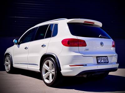 2012 Volkswagen Tiguan - Thumbnail