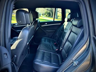 2012 Volkswagen Tiguan - Thumbnail