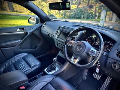 2012 Volkswagen Tiguan - Thumbnail