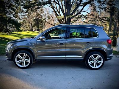 2012 Volkswagen Tiguan - Thumbnail