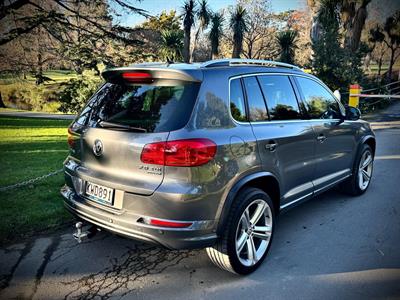 2012 Volkswagen Tiguan - Thumbnail
