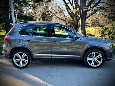 2012 Volkswagen Tiguan - Thumbnail