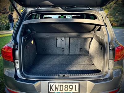 2012 Volkswagen Tiguan - Thumbnail