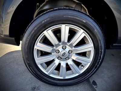 2013 Land Rover Discovery - Thumbnail