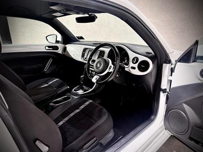 2017 Volkswagen Beetle - Thumbnail