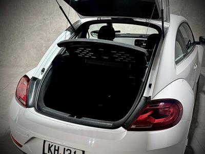 2017 Volkswagen Beetle - Thumbnail