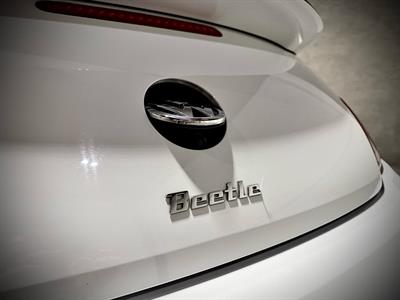 2017 Volkswagen Beetle - Thumbnail