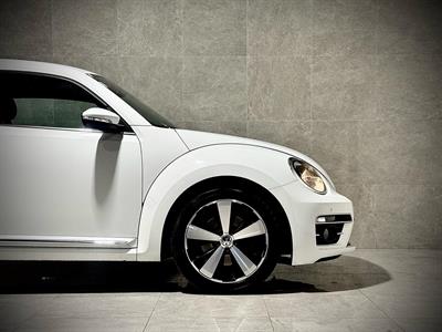 2017 Volkswagen Beetle - Thumbnail
