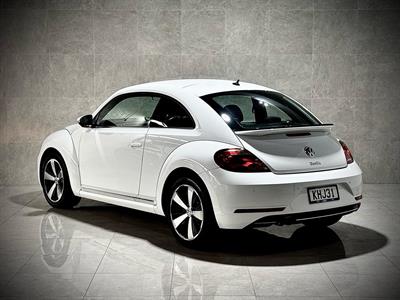 2017 Volkswagen Beetle - Thumbnail