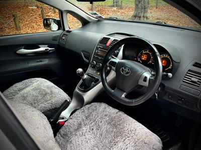 2010 Toyota Corolla - Thumbnail