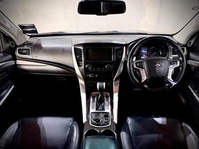 2016 Mitsubishi Pajero Sport - Thumbnail