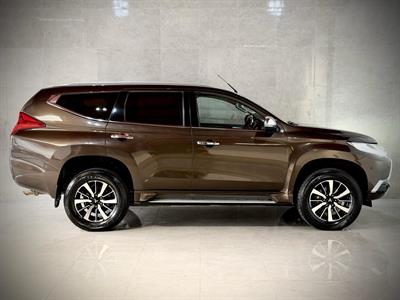2016 Mitsubishi Pajero Sport - Thumbnail