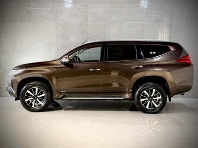 2016 Mitsubishi Pajero Sport - Thumbnail