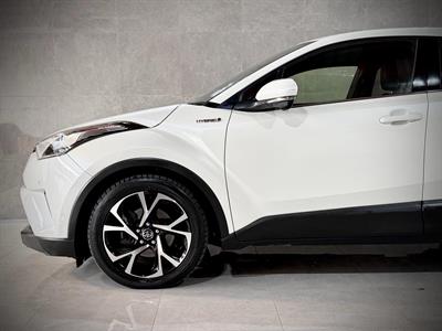 2017 Toyota C-HR - Thumbnail