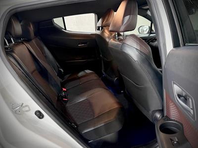 2017 Toyota C-HR - Thumbnail