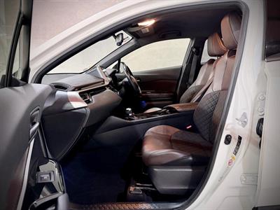 2017 Toyota C-HR - Thumbnail