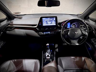 2017 Toyota C-HR - Thumbnail