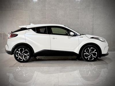 2017 Toyota C-HR - Thumbnail