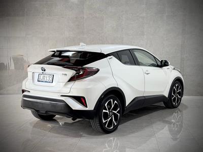 2017 Toyota C-HR - Thumbnail