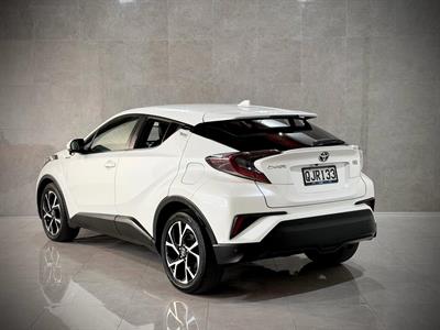 2017 Toyota C-HR - Thumbnail