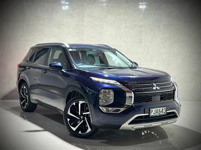 2022 Mitsubishi Outlander - Thumbnail