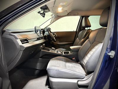 2022 Mitsubishi Outlander - Thumbnail