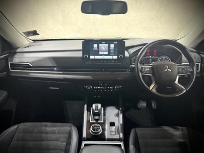2022 Mitsubishi Outlander - Thumbnail