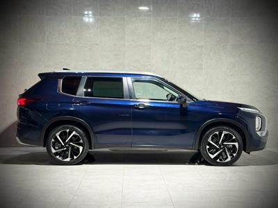 2022 Mitsubishi Outlander - Thumbnail