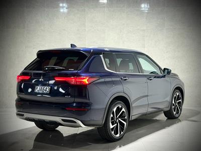 2022 Mitsubishi Outlander - Thumbnail