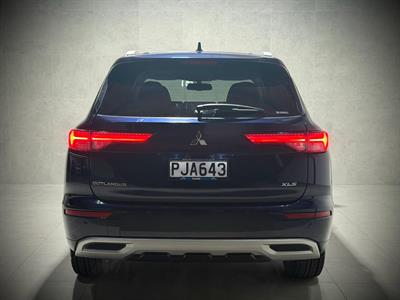 2022 Mitsubishi Outlander - Thumbnail