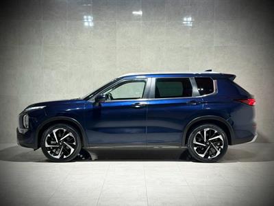 2022 Mitsubishi Outlander - Thumbnail