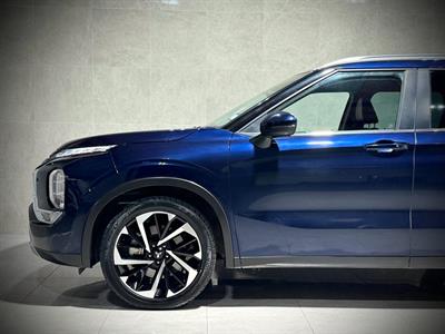 2022 Mitsubishi Outlander - Thumbnail
