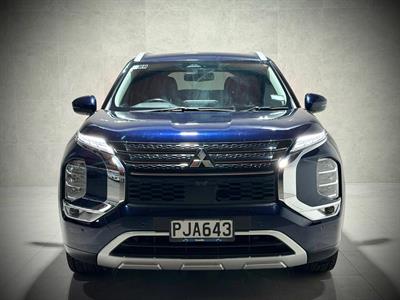 2022 Mitsubishi Outlander - Thumbnail