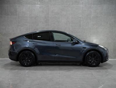 2022 Tesla Model Y - Thumbnail