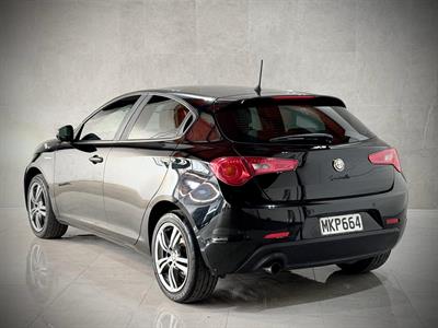 2015 Alfa Romeo Giulietta - Thumbnail