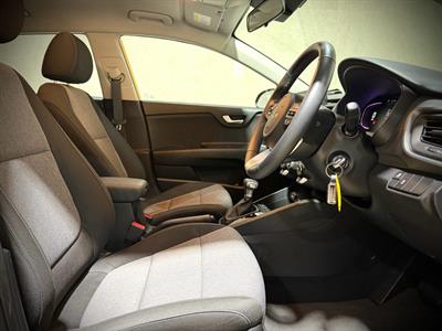 2025 Kia Stonic - Thumbnail