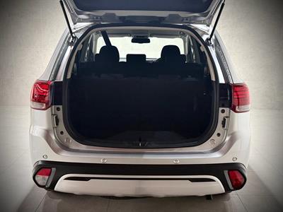 2022 Mitsubishi Outlander - Thumbnail