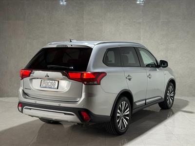 2022 Mitsubishi Outlander - Thumbnail
