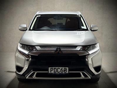 2022 Mitsubishi Outlander - Thumbnail