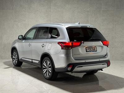 2022 Mitsubishi Outlander - Thumbnail