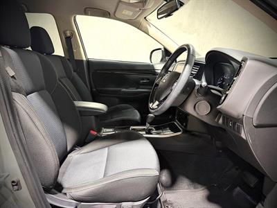 2022 Mitsubishi Outlander - Thumbnail