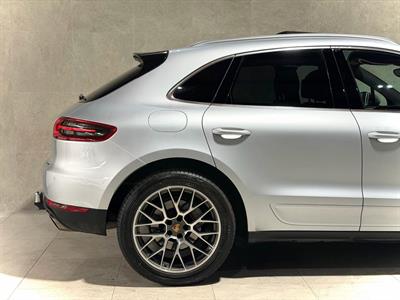 2014 Porsche Macan - Thumbnail