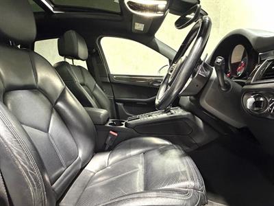 2014 Porsche Macan - Thumbnail